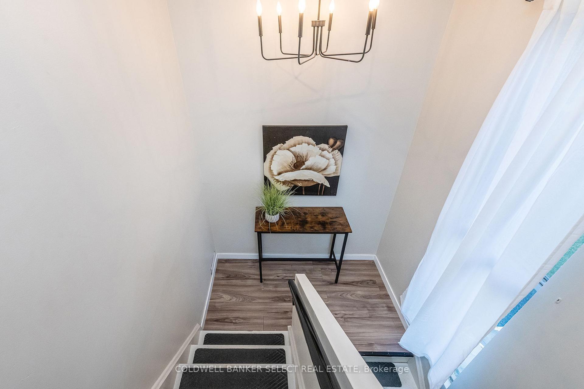 Photo 11 of 243 Leavens Court, Caledon, Bolton East — HOMEH