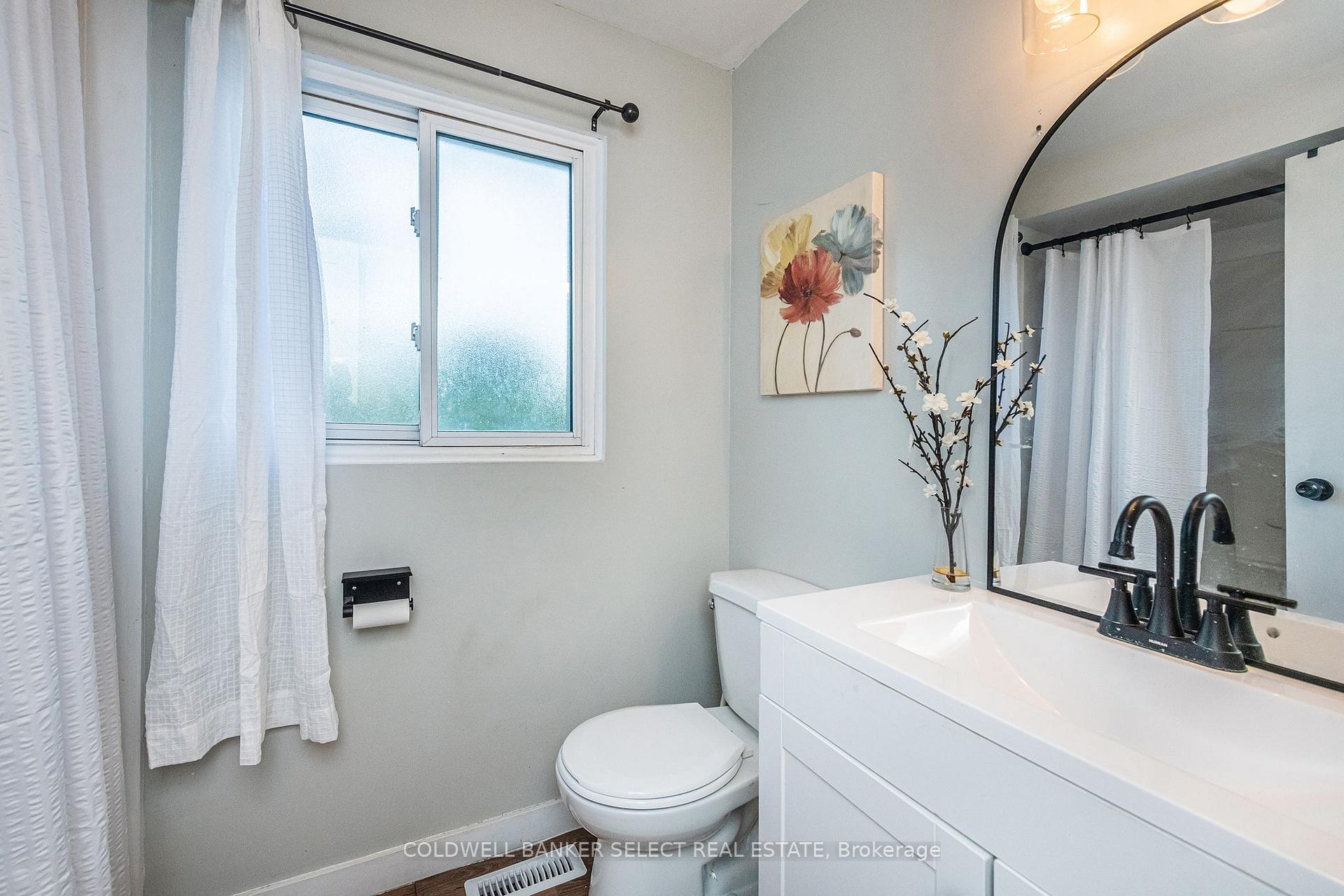Photo 14 of 243 Leavens Court, Caledon, Bolton East — HOMEH