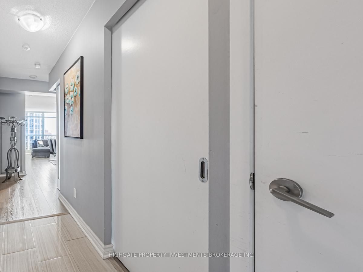 Photo 4 of Unit 1302, 215 Fort York Boulevard, Toronto, Niagara — HOMEH