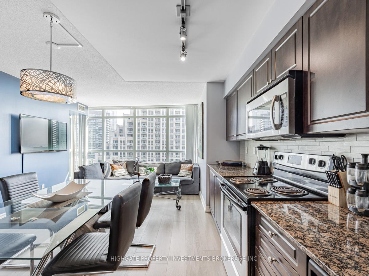Photo 11 of Unit 1302, 215 Fort York Boulevard, Toronto, Niagara — HOMEH