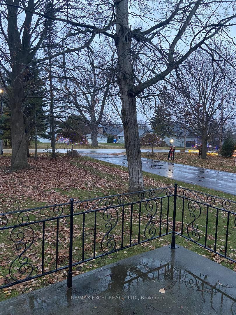 Photo 2 of 230 Boyers Side Road, Georgina, Historic Lakeshore Communities — HOMEH