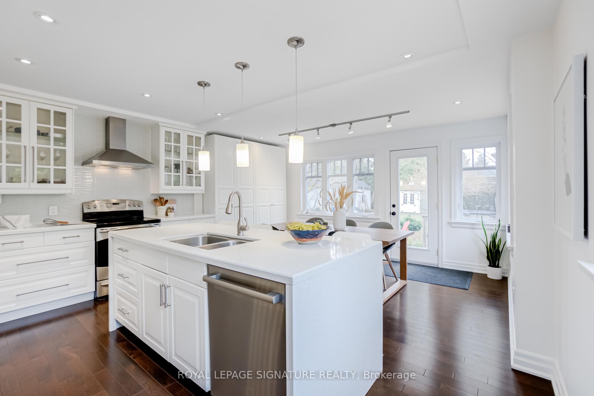 Photo 13 of 129 Wells Street, Aurora, Aurora Village — HOMEH