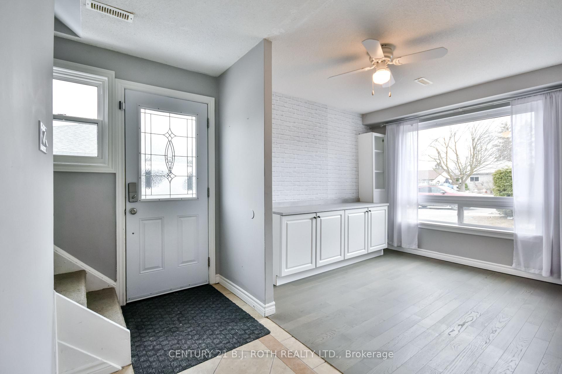 Photo 2 of 247 Letitia Street, Barrie, Letitia Heights — HOMEH