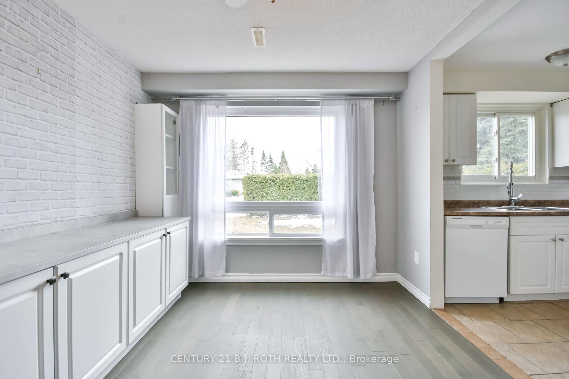 Photo 4 of 247 Letitia Street, Barrie, Letitia Heights — HOMEH