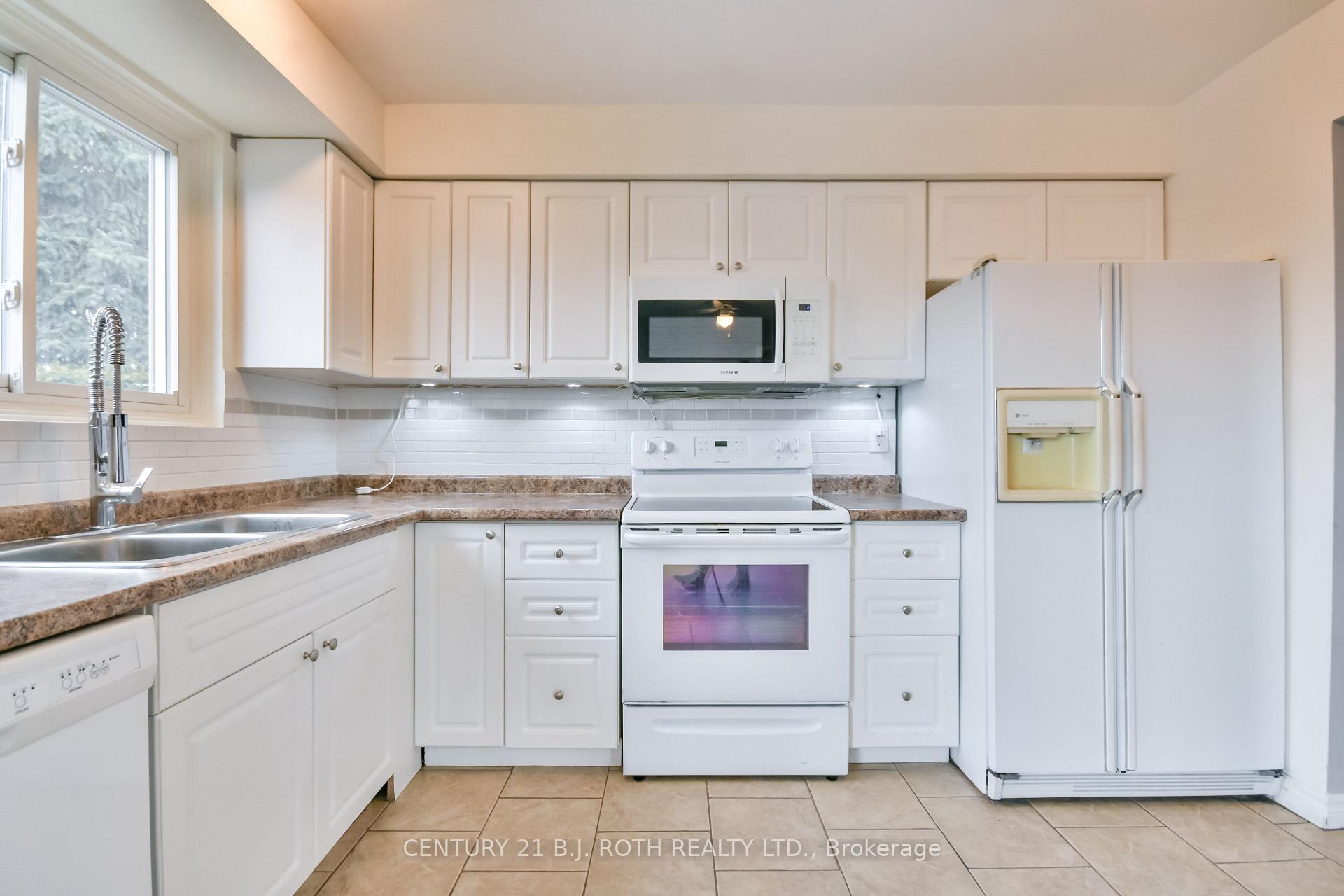 Photo 5 of 247 Letitia Street, Barrie, Letitia Heights — HOMEH