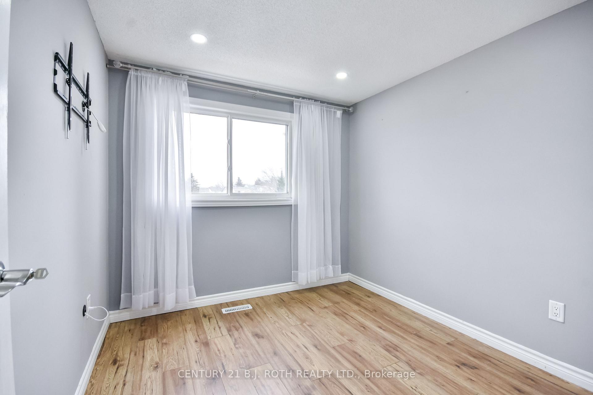 Photo 14 of 247 Letitia Street, Barrie, Letitia Heights — HOMEH