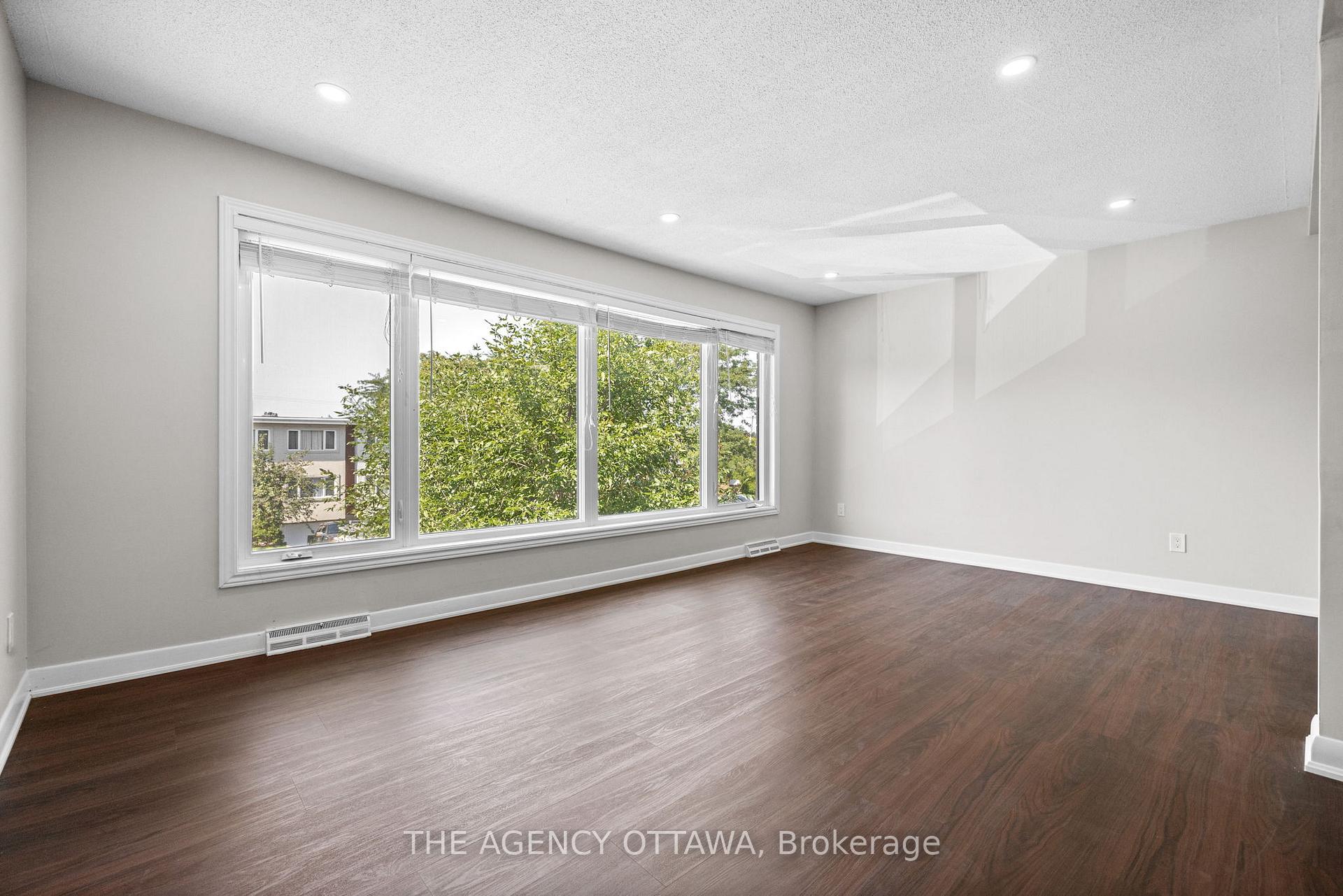Photo 10 of Unit 2, 2187 Plesser Street, Ottawa, Elmvale Acres/Urbandale — HOMEH