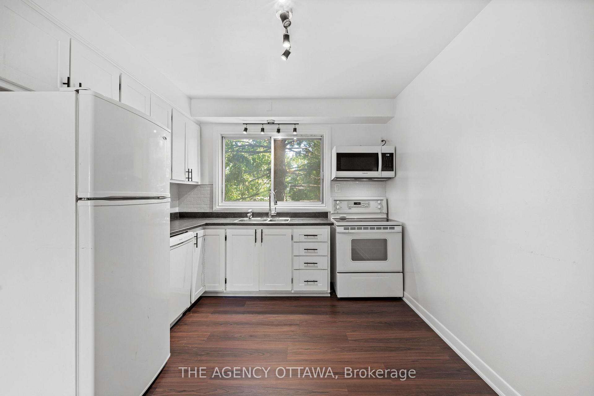 Photo 12 of Unit 2, 2187 Plesser Street, Ottawa, Elmvale Acres/Urbandale — HOMEH