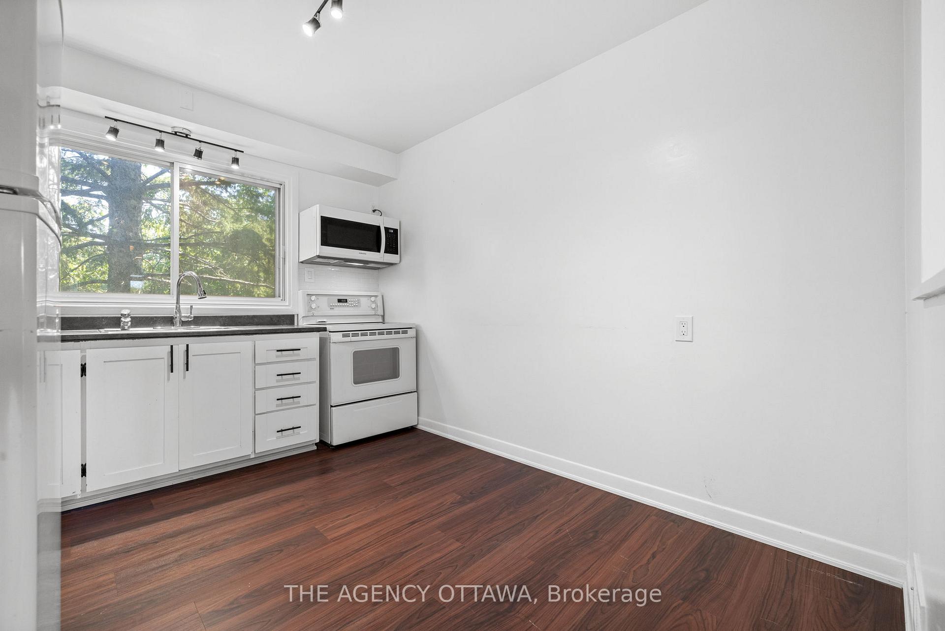 Photo 14 of Unit 2, 2187 Plesser Street, Ottawa, Elmvale Acres/Urbandale — HOMEH