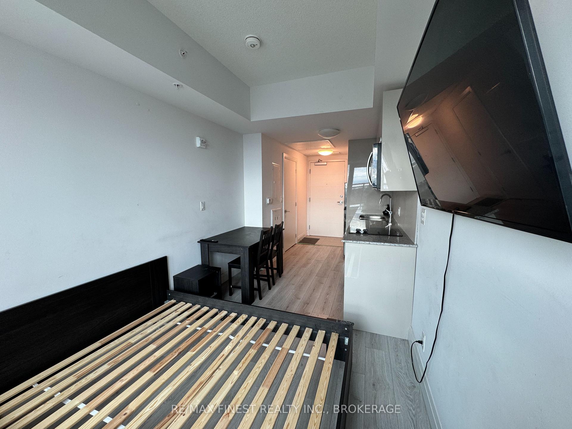 Photo 10 of Unit 906, 652 Princess Street, Kingston, Central City East — HOMEH