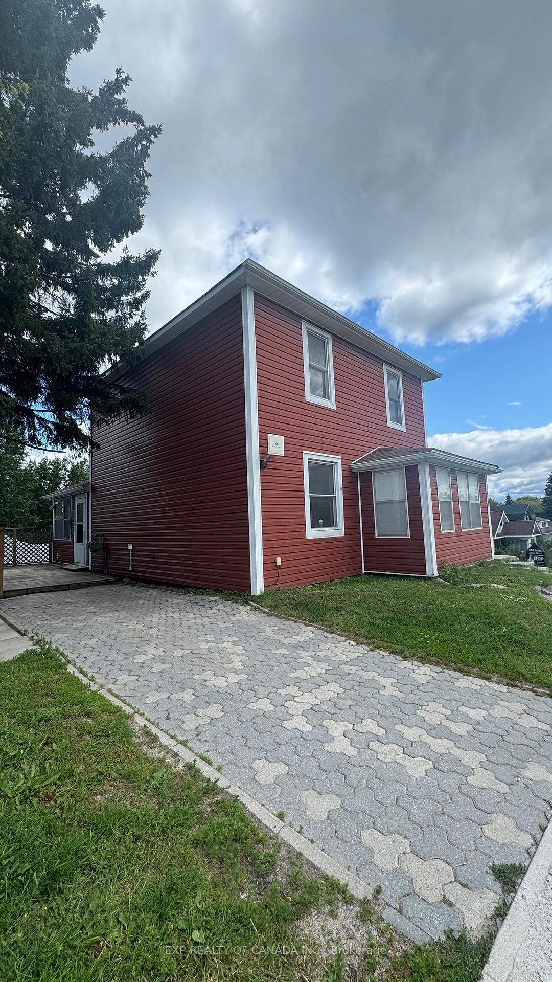 Photo 2 of 127 Fifth Street, Cochrane — HOMEH