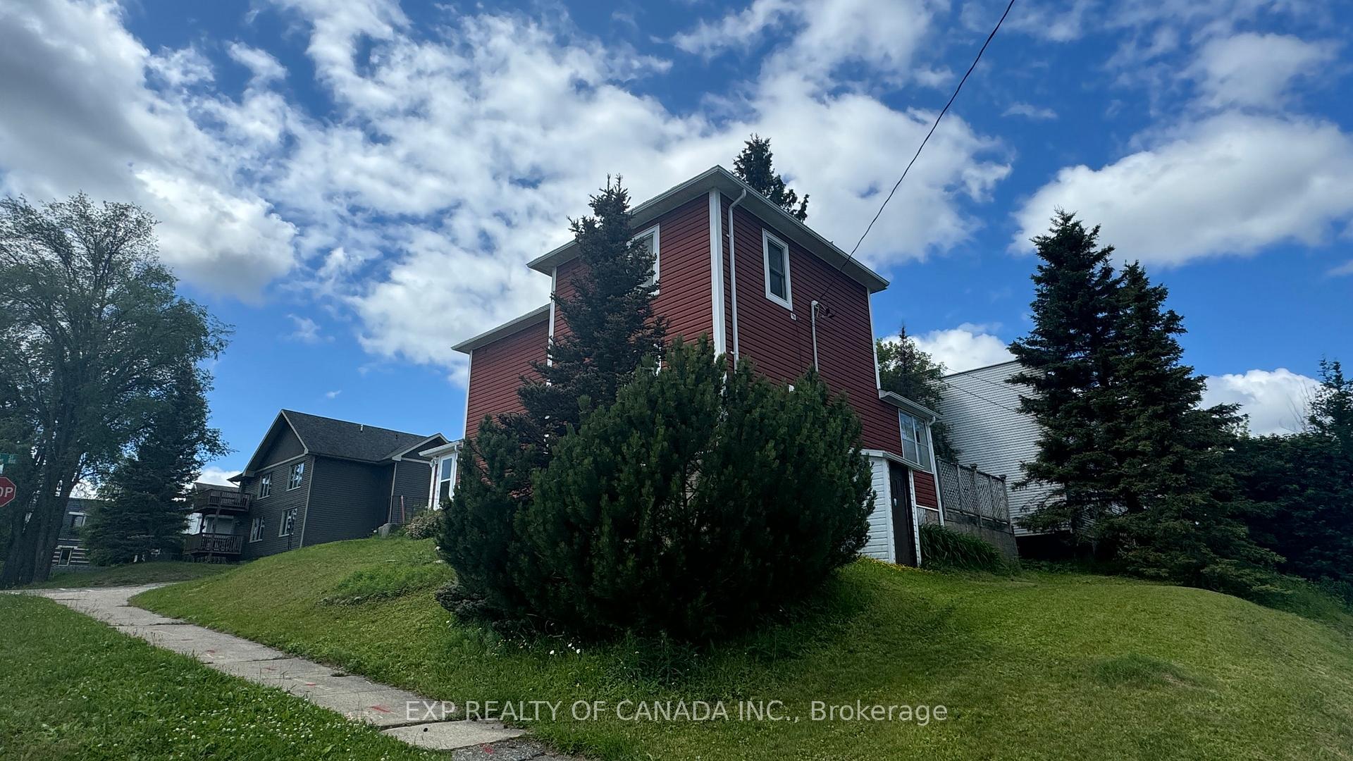 Photo 3 of 127 Fifth Street, Cochrane — HOMEH