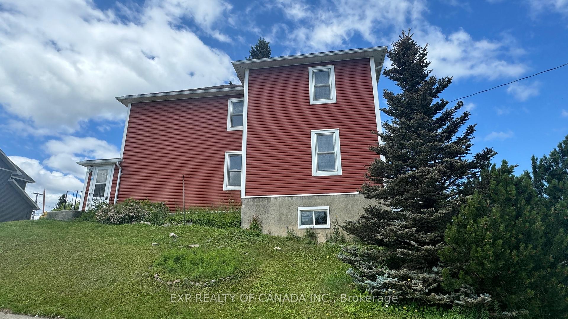 Photo 6 of 127 Fifth Street, Cochrane — HOMEH