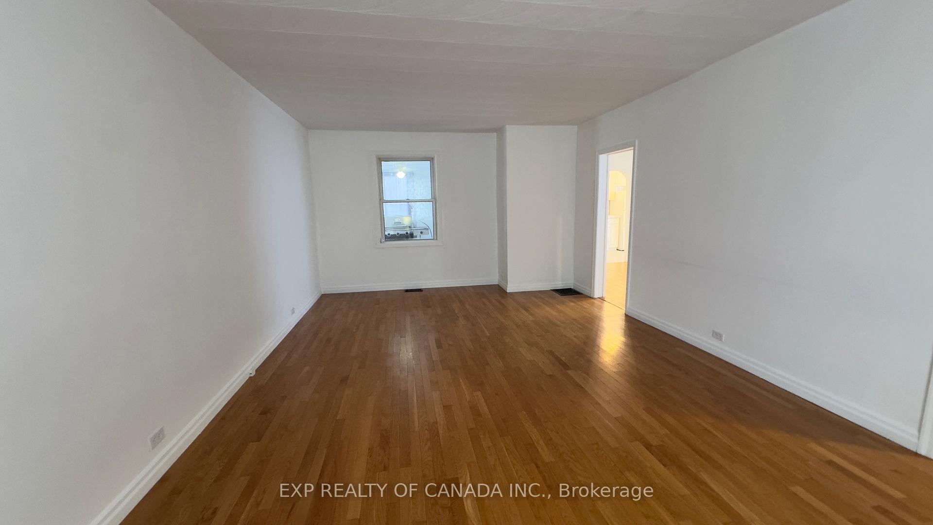 Photo 11 of 127 Fifth Street, Cochrane — HOMEH