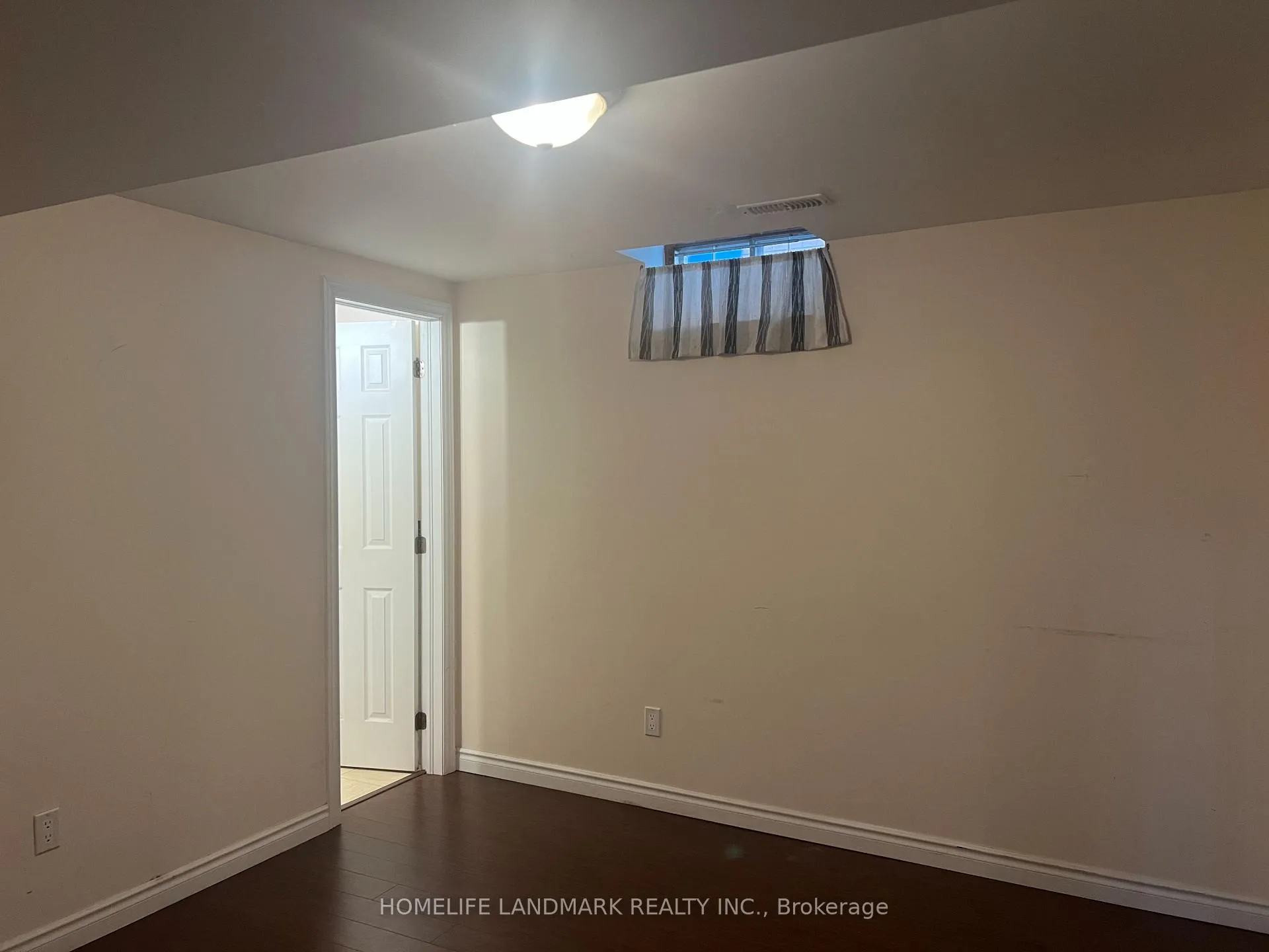 Photo 3 of 32 Jordana Drive, Markham, Middlefield — HOMEH