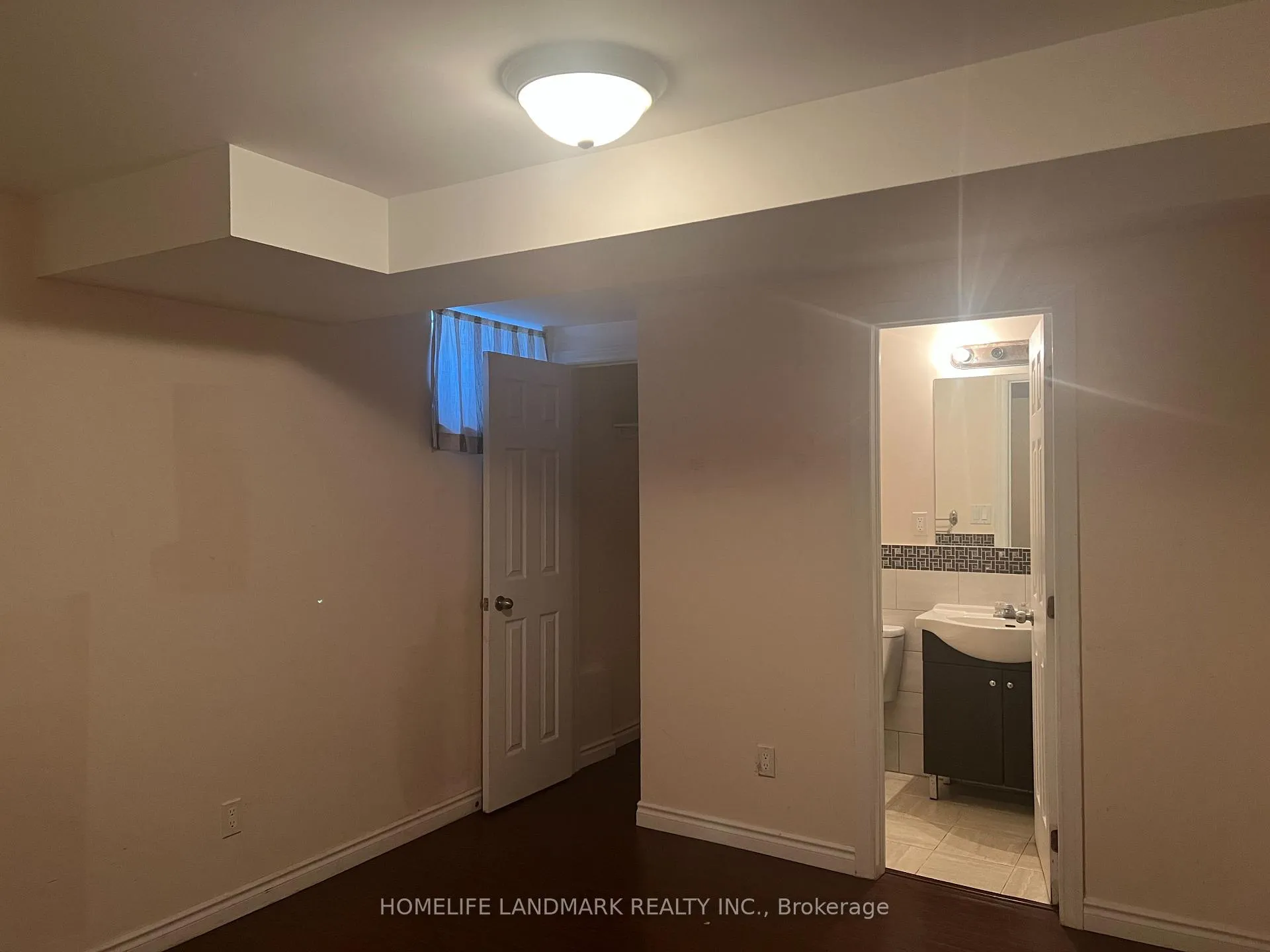 Photo 4 of 32 Jordana Drive, Markham, Middlefield — HOMEH