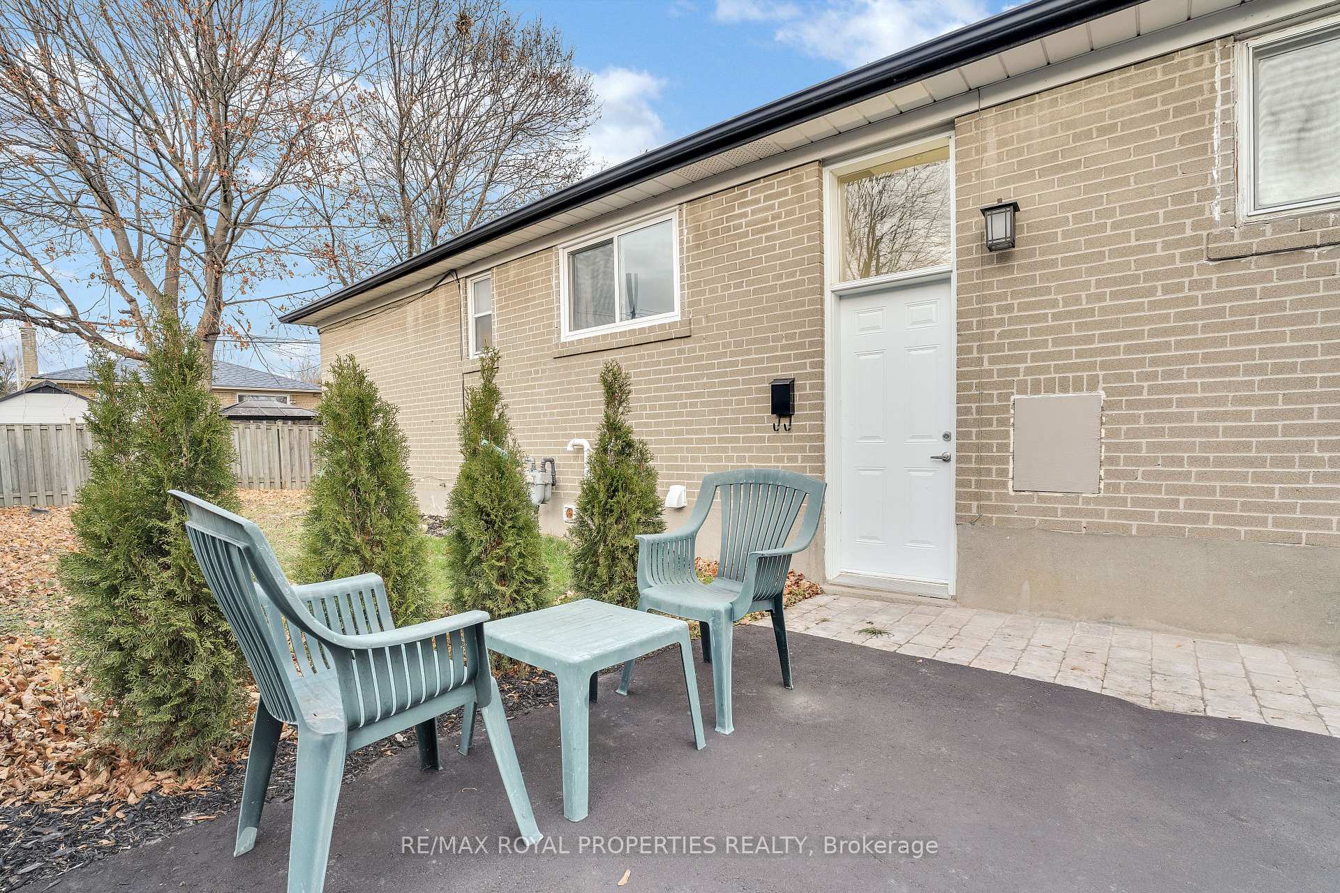 Photo 2 of 94 Tulloch Drive, Ajax, South East — HOMEH