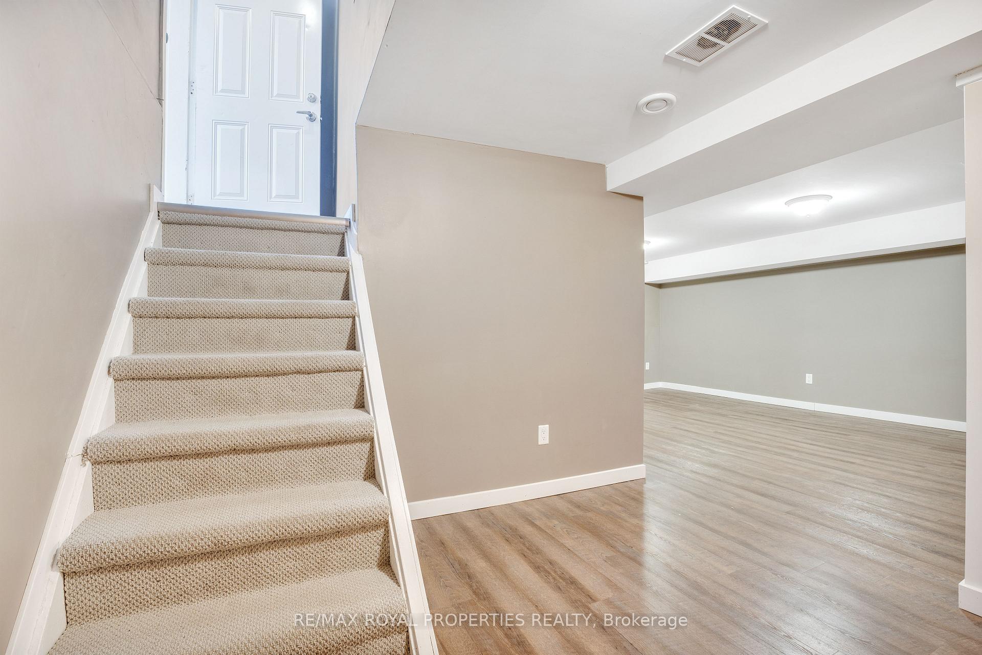 Photo 5 of 94 Tulloch Drive, Ajax, South East — HOMEH