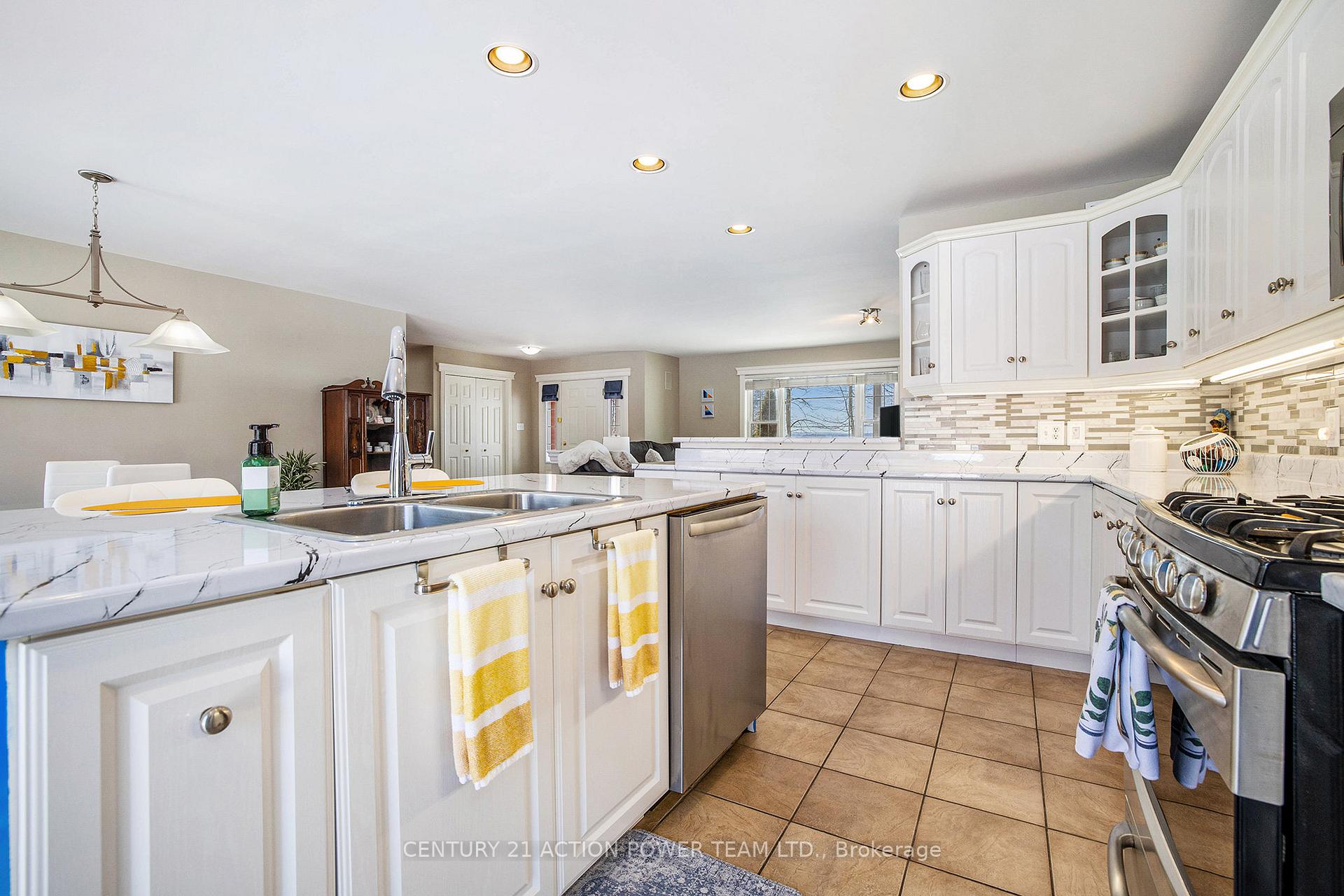 Photo 10 of 450 Big Horn Way W, Ottawa, Kinburn — HOMEH