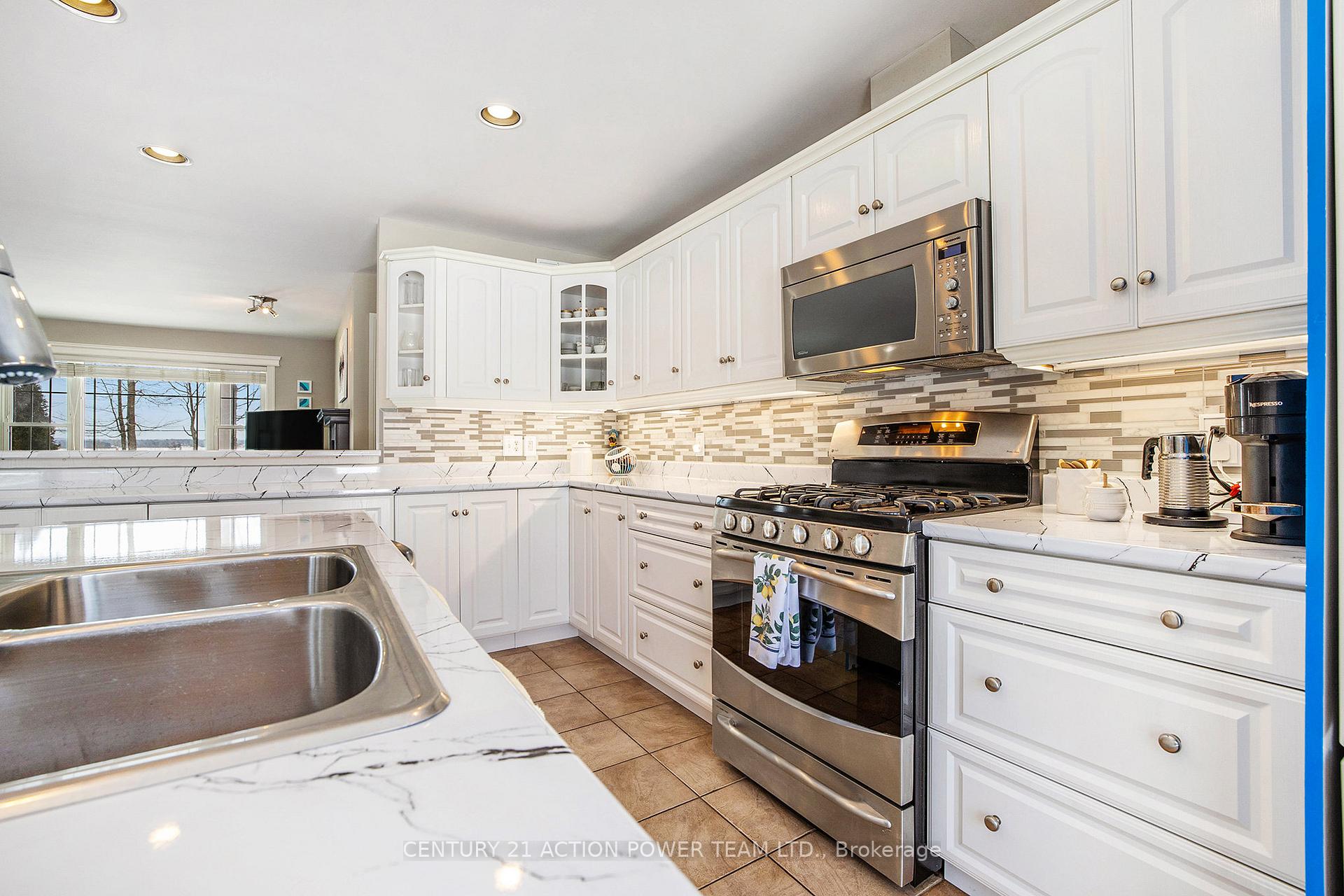 Photo 11 of 450 Big Horn Way W, Ottawa, Kinburn — HOMEH