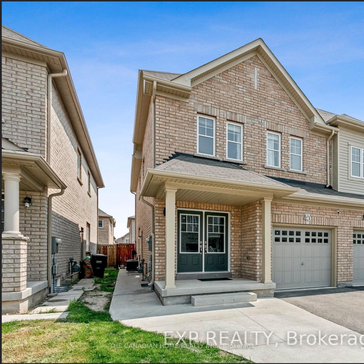 Front of Unit Upper, 40 Lanark Circle