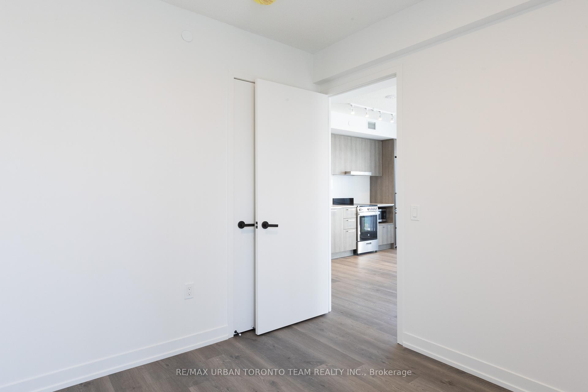Photo 11 of Unit 1015, 195 Commerce Street, Vaughan, Vaughan Corporate Centre — HOMEH
