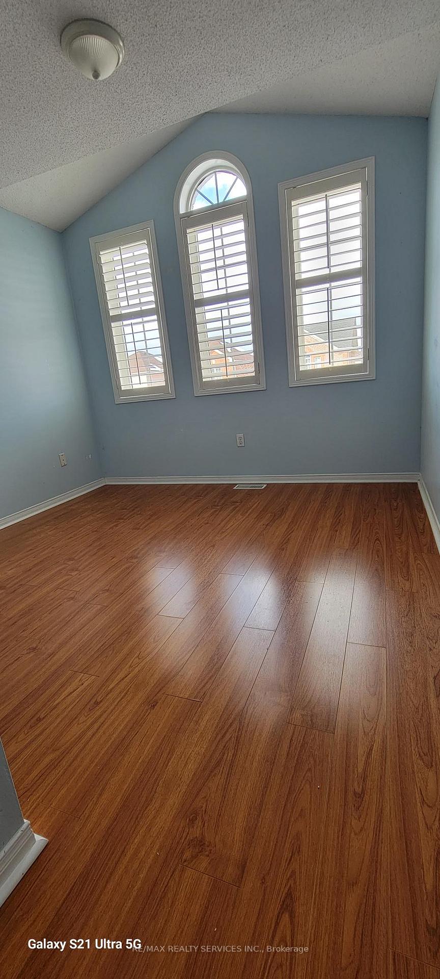 Photo 10 of 50 Florence Drive, Brampton, Fletcher's Meadow — HOMEH