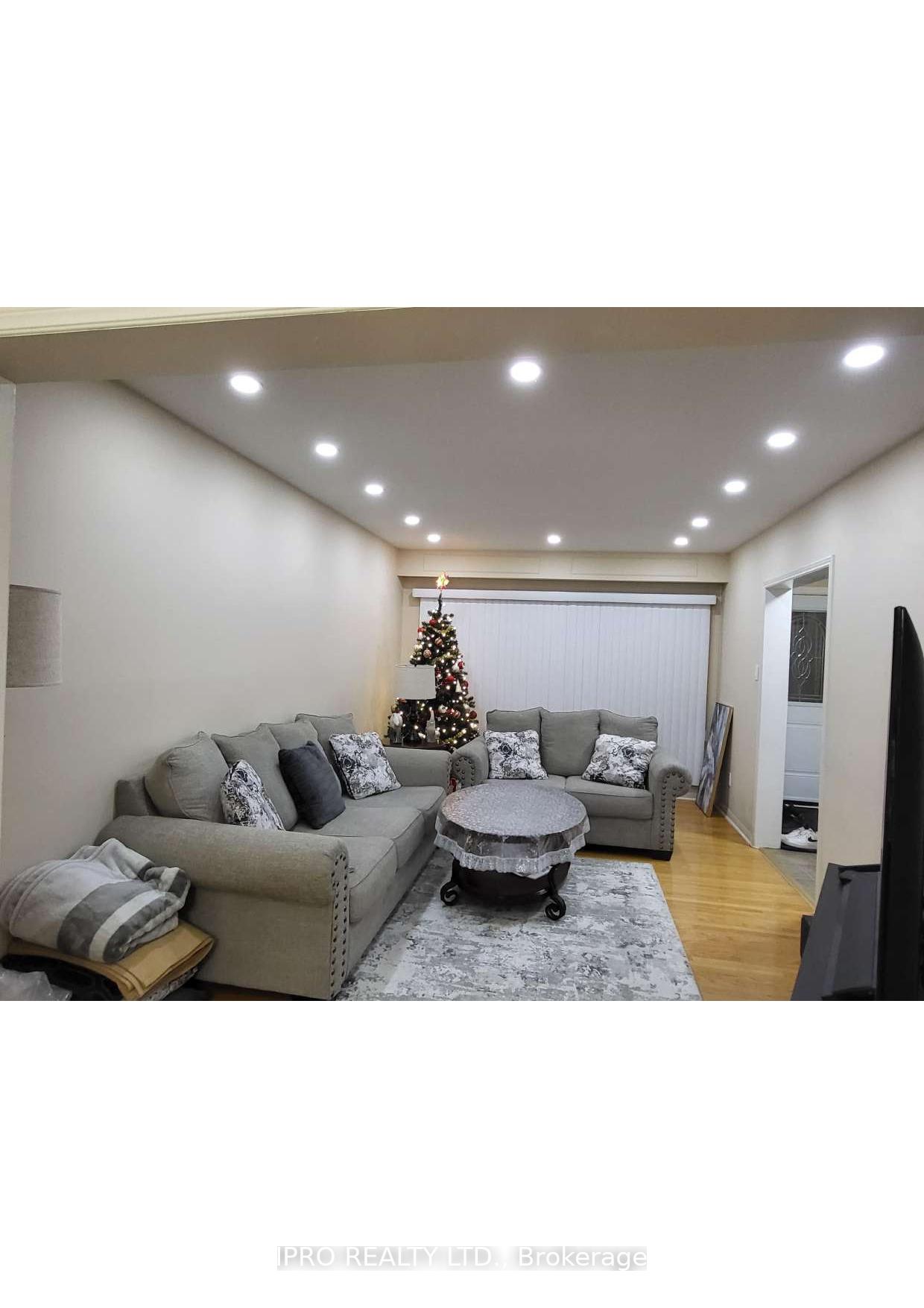 Photo 4 of 45 Doncaster Drive, Brampton, Southgate — HOMEH