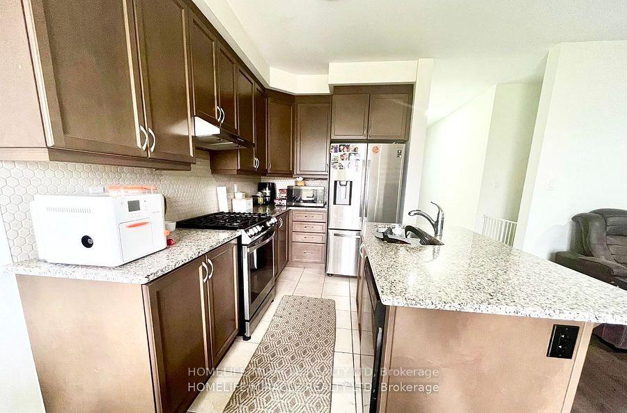 Photo 4 of 8 Boothill Drive, Brampton, Northwest Brampton — HOMEH