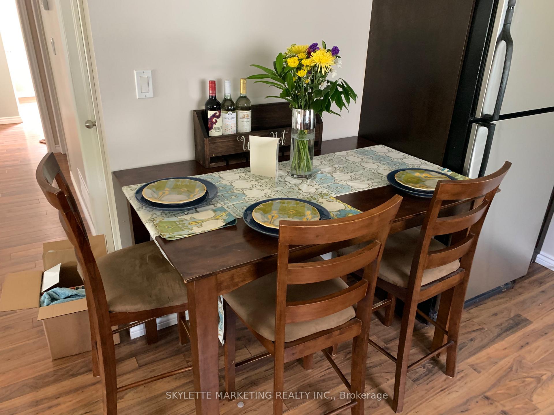 Photo 7 of 304 Elmview Gardens, Georgina, Historic Lakeshore Communities — HOMEH