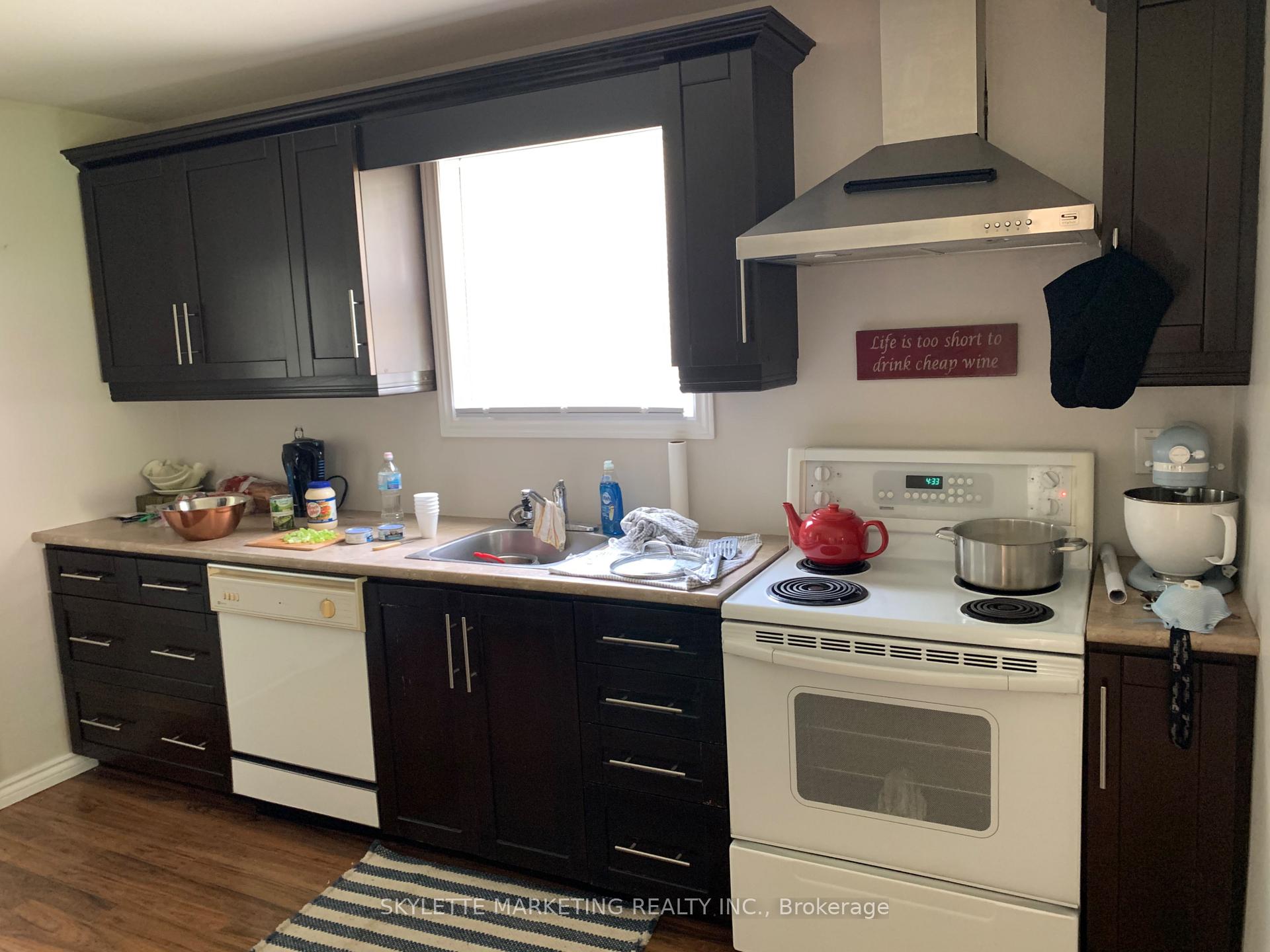 Photo 3 of 304 Elmview Gardens, Georgina, Historic Lakeshore Communities — HOMEH