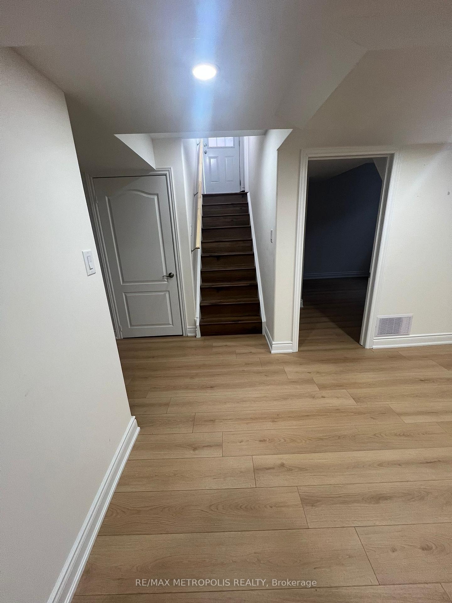 Photo 3 of Unit Bsmt, 39 Royal Links Circle, Brampton, Vales of Castlemore North — HOMEH