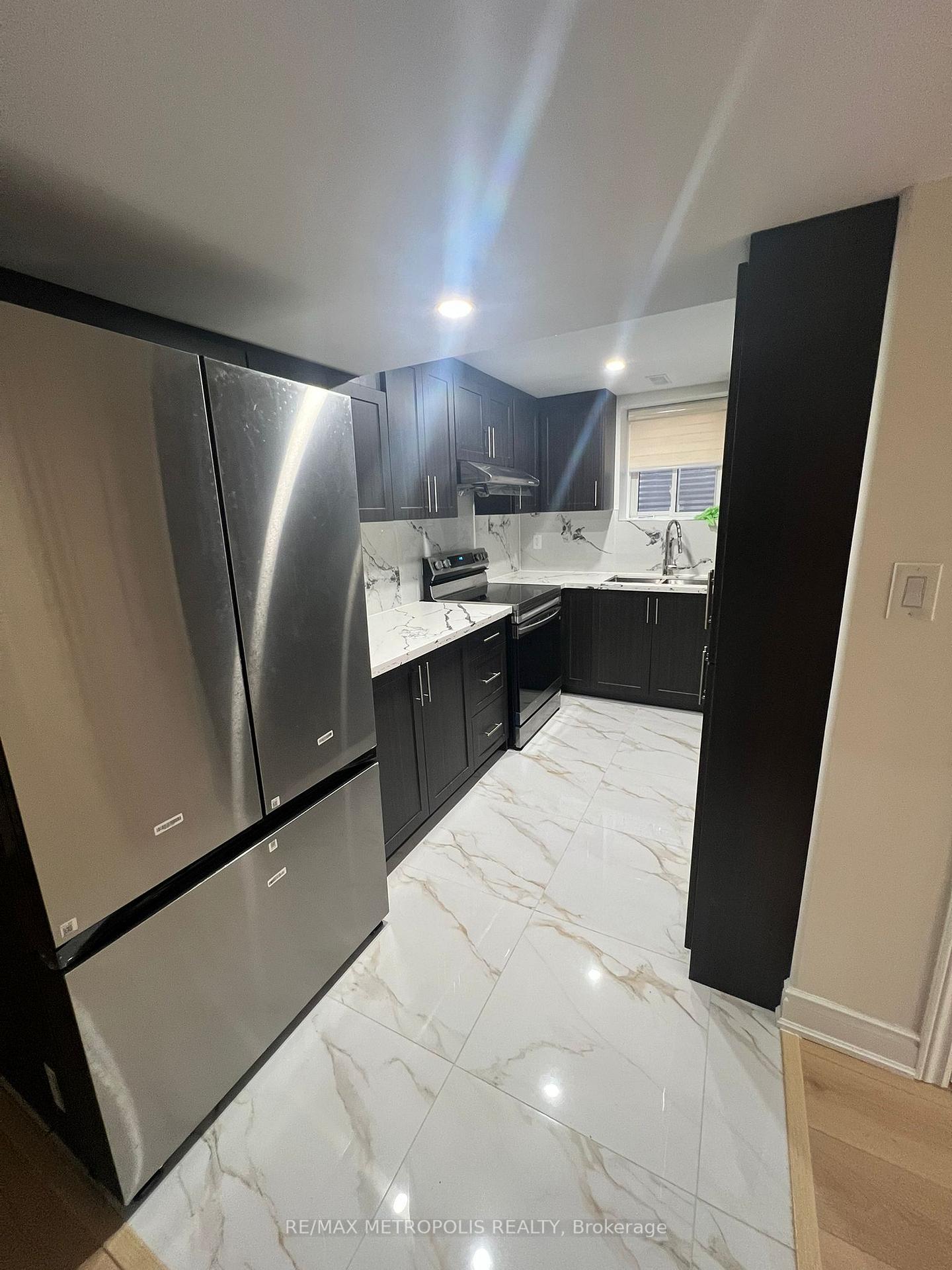Photo 4 of Unit Bsmt, 39 Royal Links Circle, Brampton, Vales of Castlemore North — HOMEH