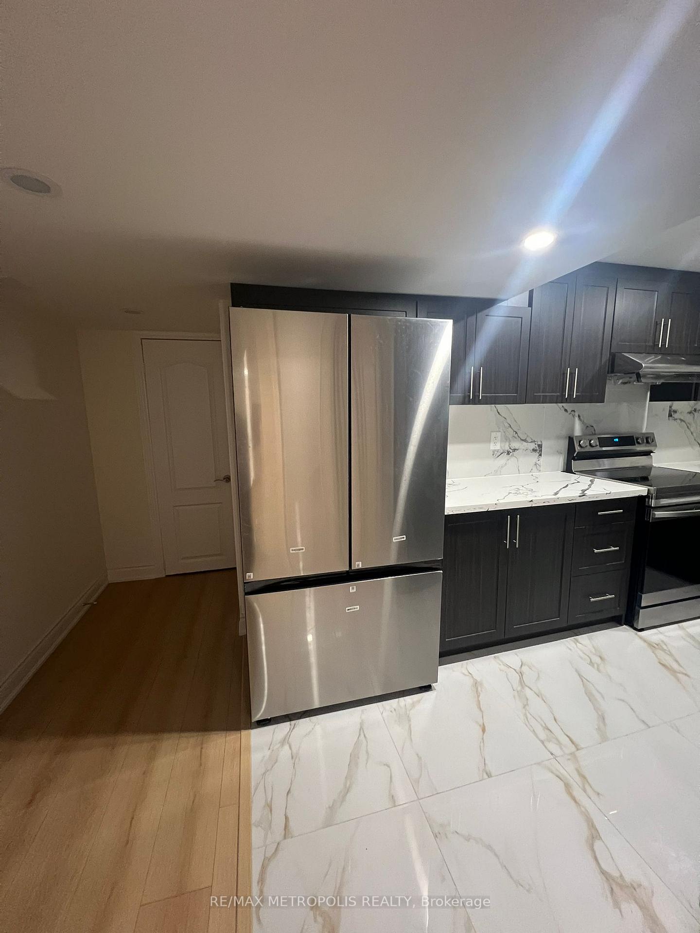 Photo 5 of Unit Bsmt, 39 Royal Links Circle, Brampton, Vales of Castlemore North — HOMEH