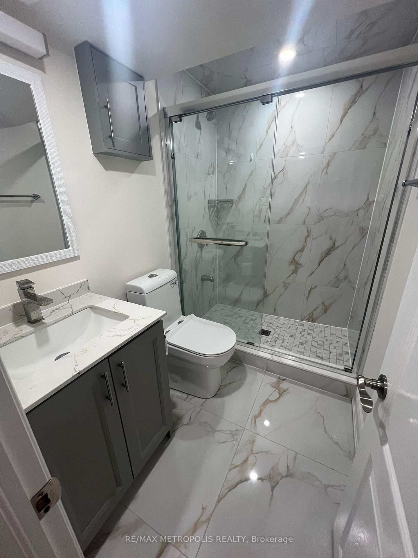 Photo 6 of Unit Bsmt, 39 Royal Links Circle, Brampton, Vales of Castlemore North — HOMEH