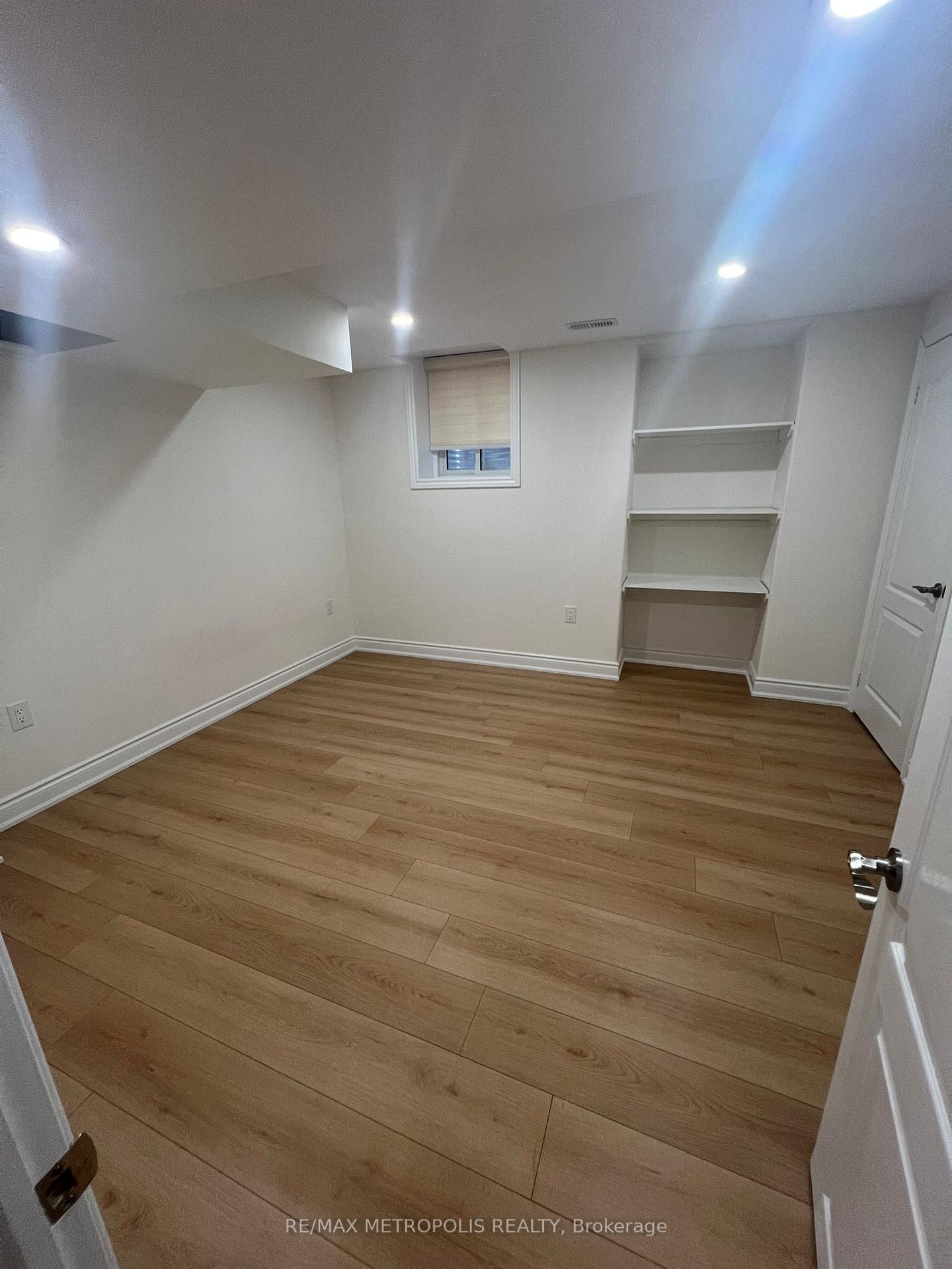 Photo 10 of Unit Bsmt, 39 Royal Links Circle, Brampton, Vales of Castlemore North — HOMEH