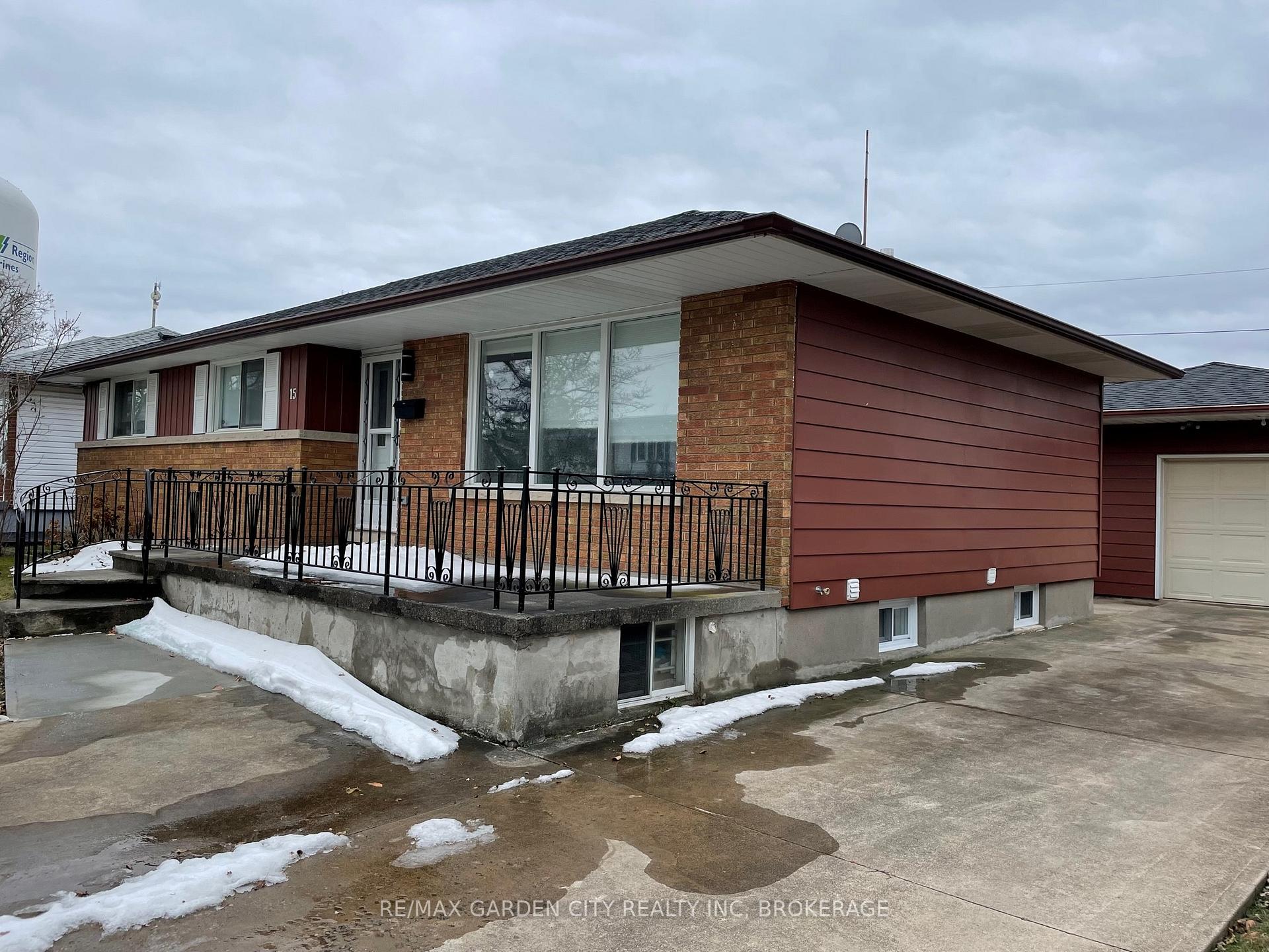 Front of Unit MAIN, 15 Allanburg Road S