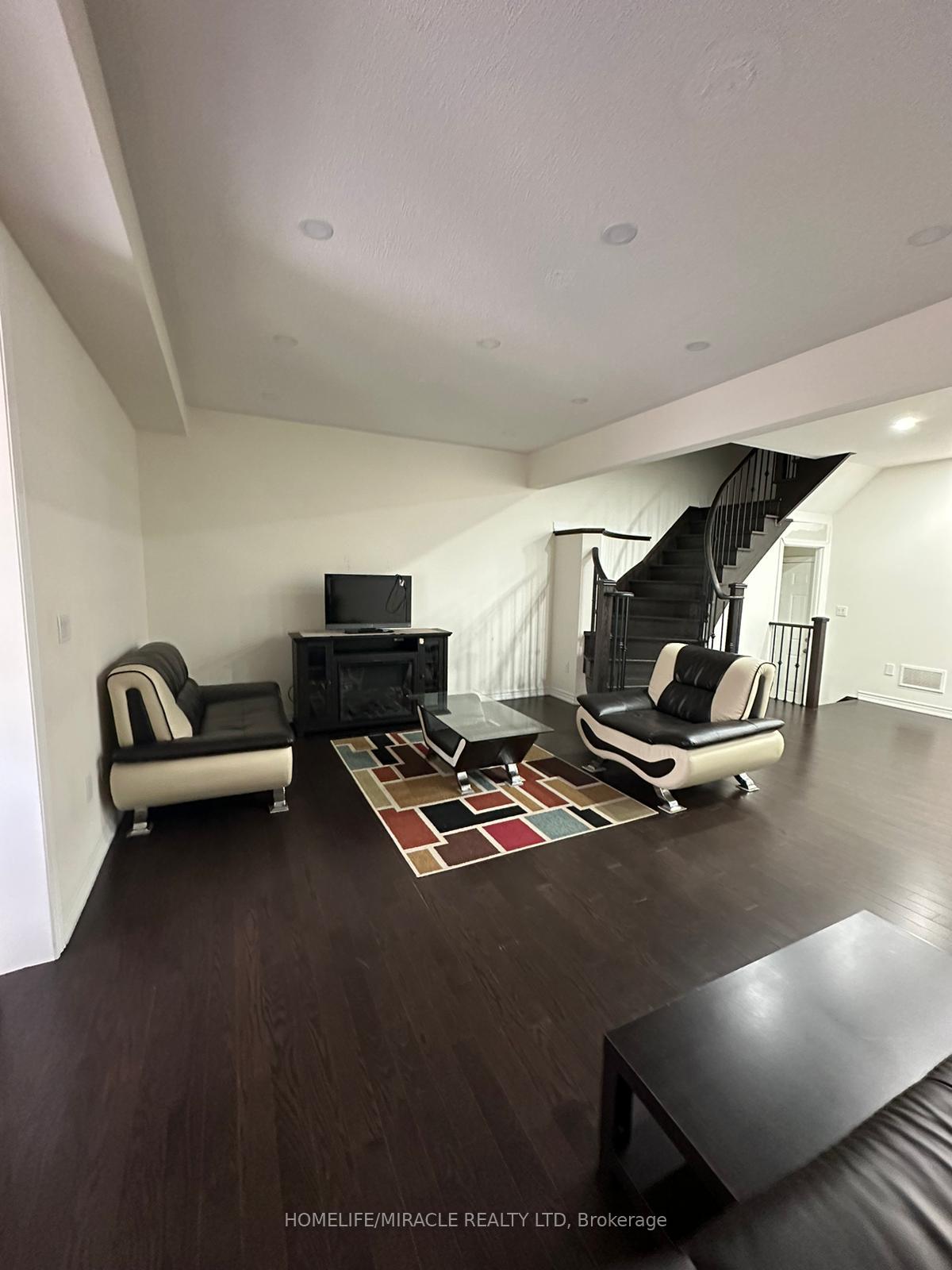Photo 2 of 25 Lackington Street, Brampton, Credit Valley — HOMEH
