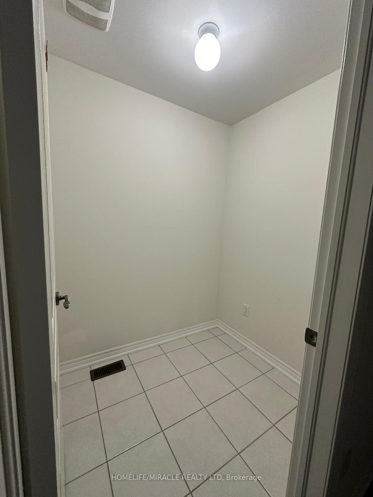 Photo 7 of 25 Lackington Street, Brampton, Credit Valley — HOMEH