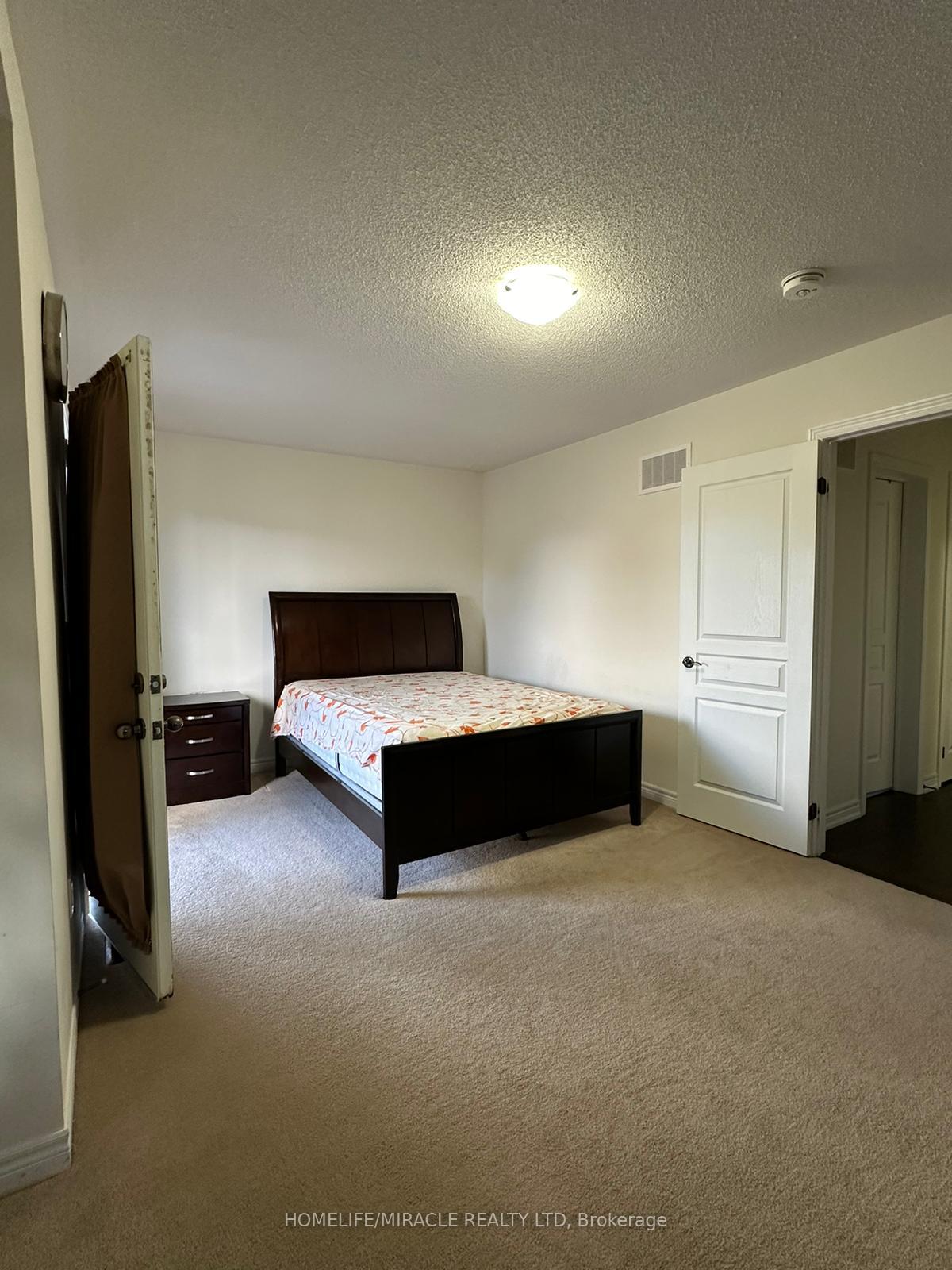 Photo 8 of 25 Lackington Street, Brampton, Credit Valley — HOMEH