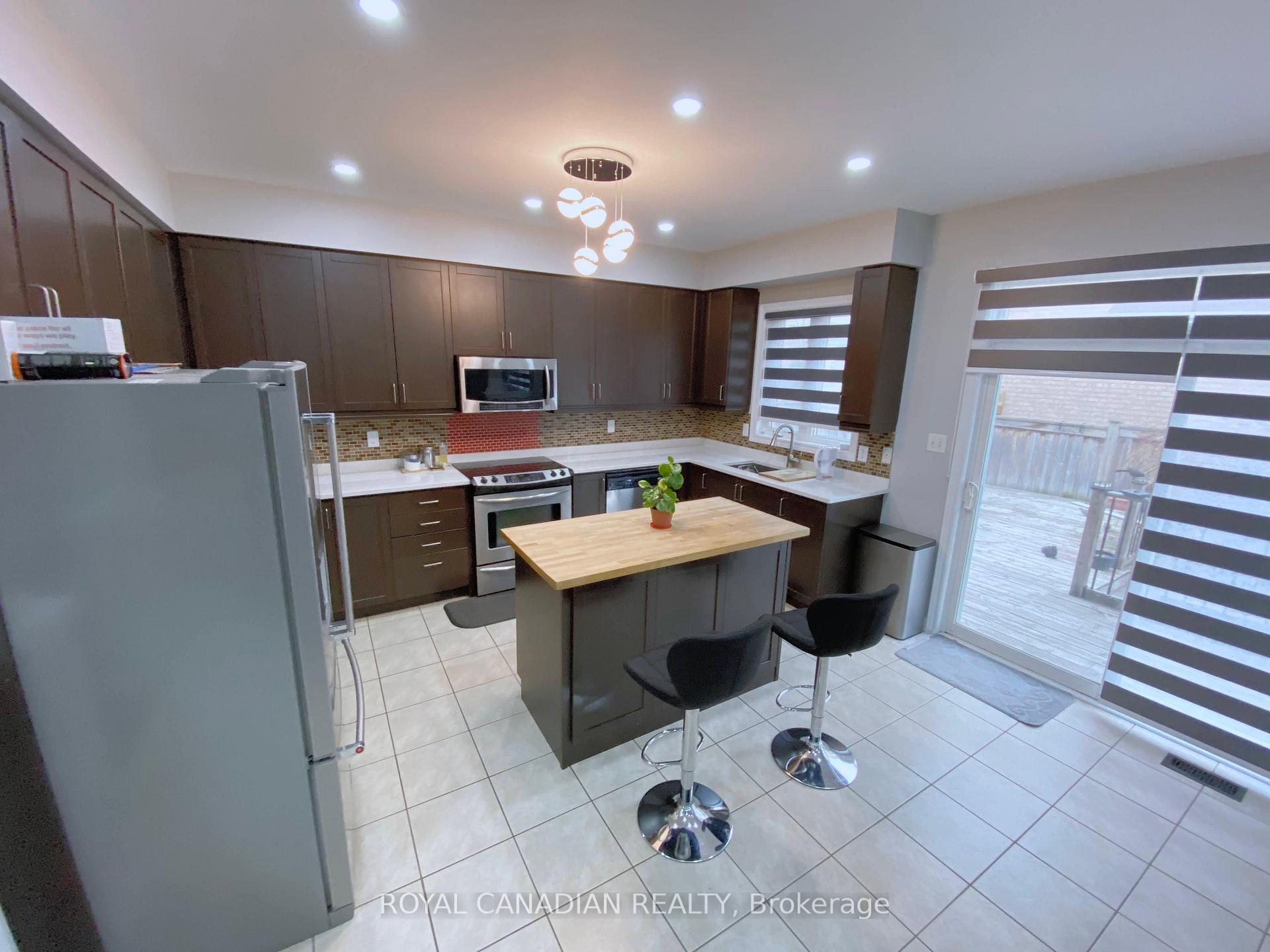 Photo 7 of Unit Upper, 9 Putnam Drive, Brampton, Fletcher's Meadow — HOMEH