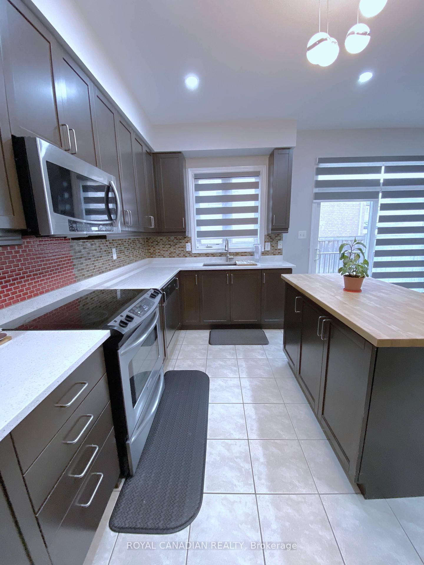 Photo 11 of Unit Upper, 9 Putnam Drive, Brampton, Fletcher's Meadow — HOMEH