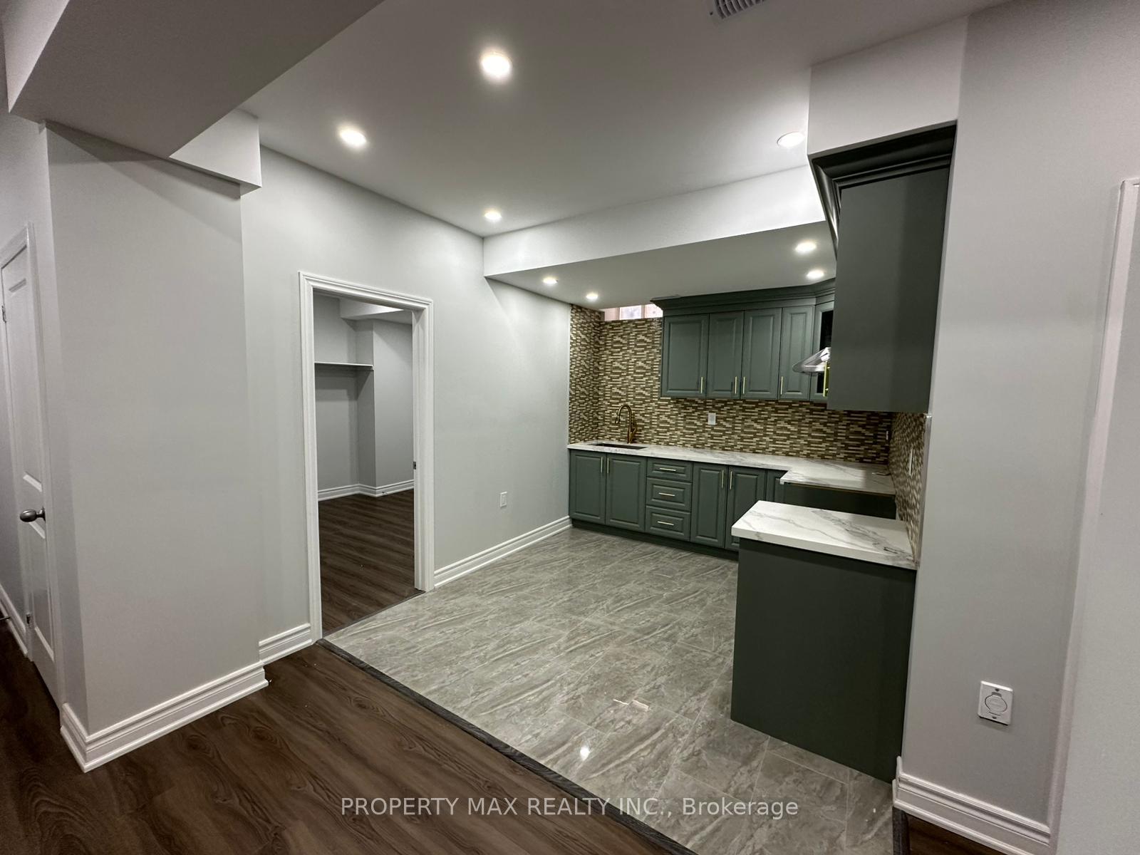 Photo 3 of 6 Platoon Crescent, Brampton, Toronto Gore Rural Estate — HOMEH