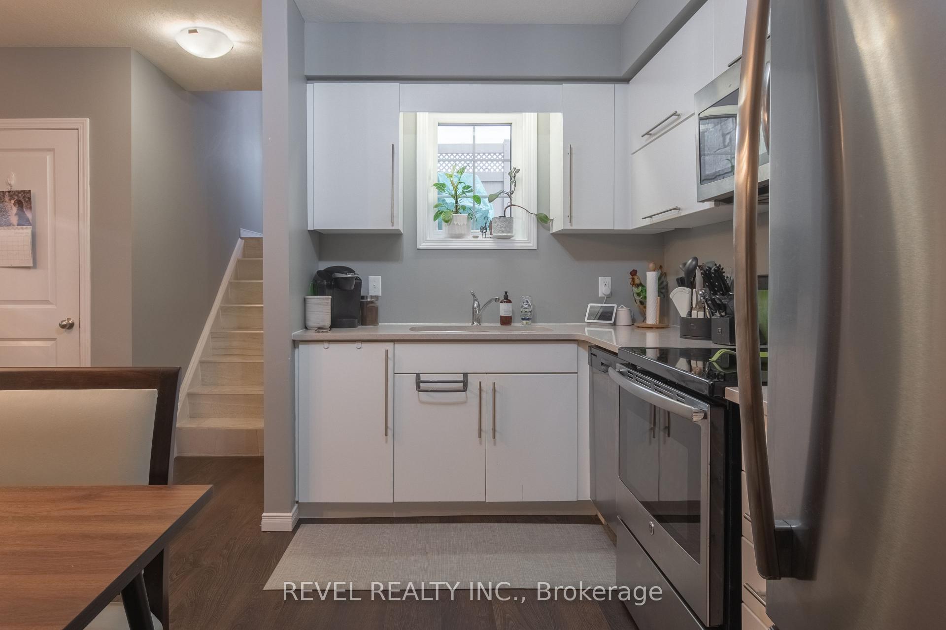 Photo 3 of Unit 16, 3200 Singleton Avenue, London, South W — HOMEH
