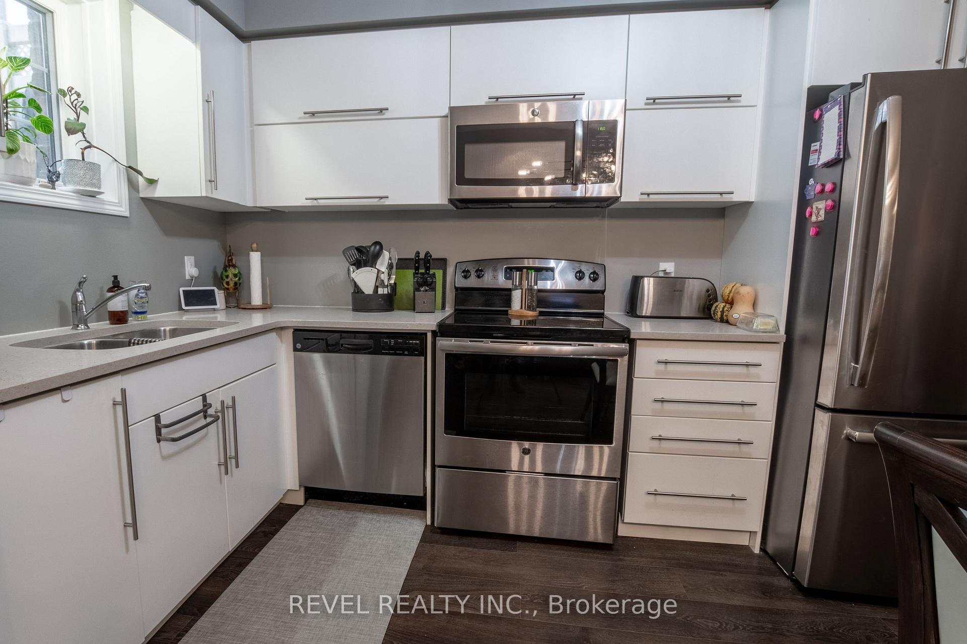Photo 4 of Unit 16, 3200 Singleton Avenue, London, South W — HOMEH