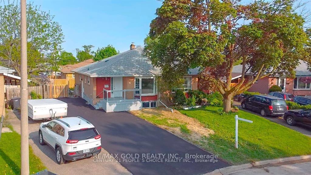 Photo 2 of 33 Argyle Crescent, Brampton, Avondale — HOMEH