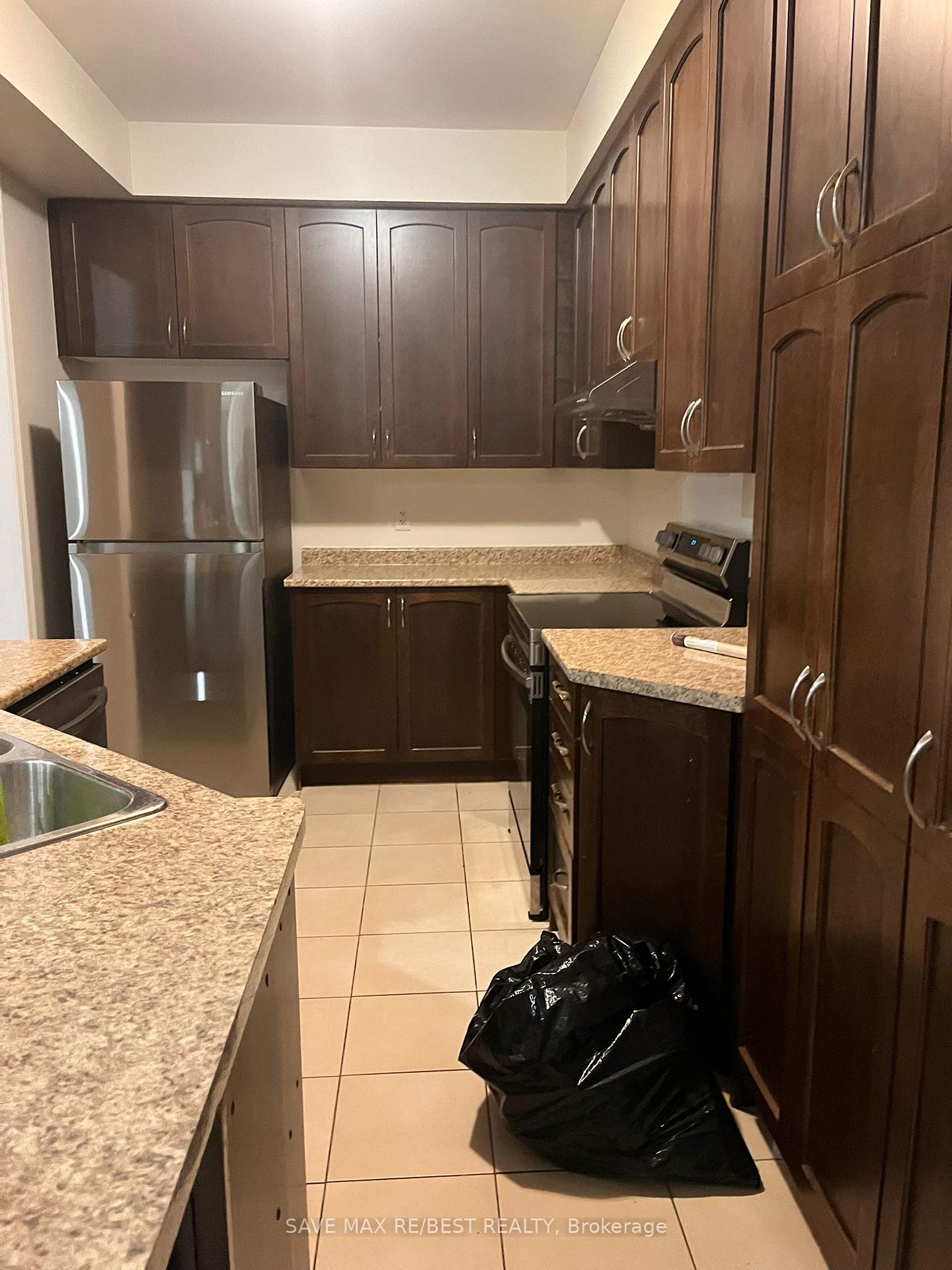 Photo 3 of 23 Naperton Drive, Brampton, Sandringham-Wellington — HOMEH