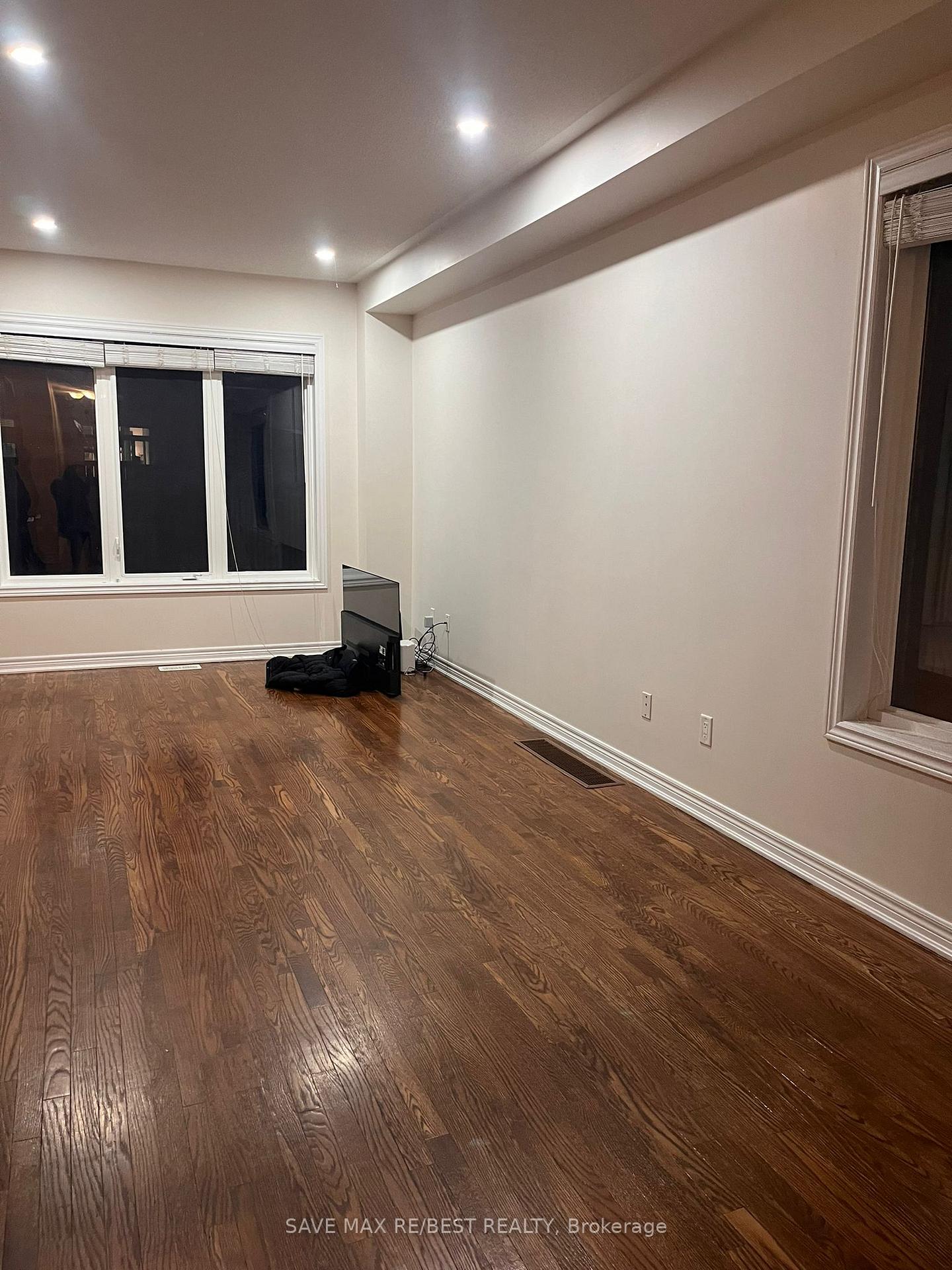 Photo 6 of 23 Naperton Drive, Brampton, Sandringham-Wellington — HOMEH