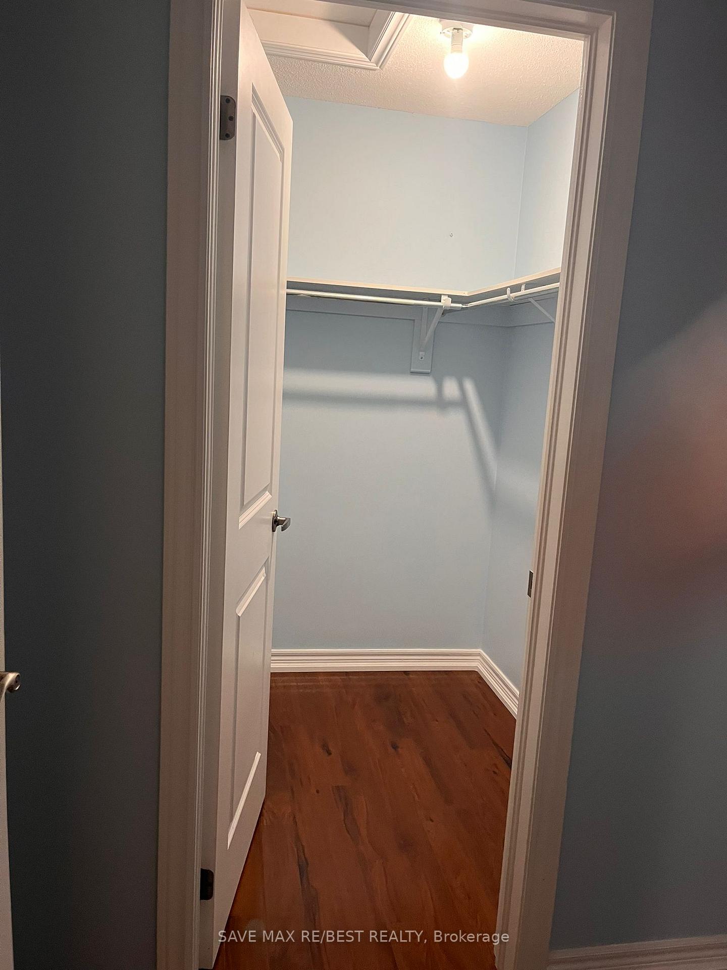 Photo 11 of 23 Naperton Drive, Brampton, Sandringham-Wellington — HOMEH