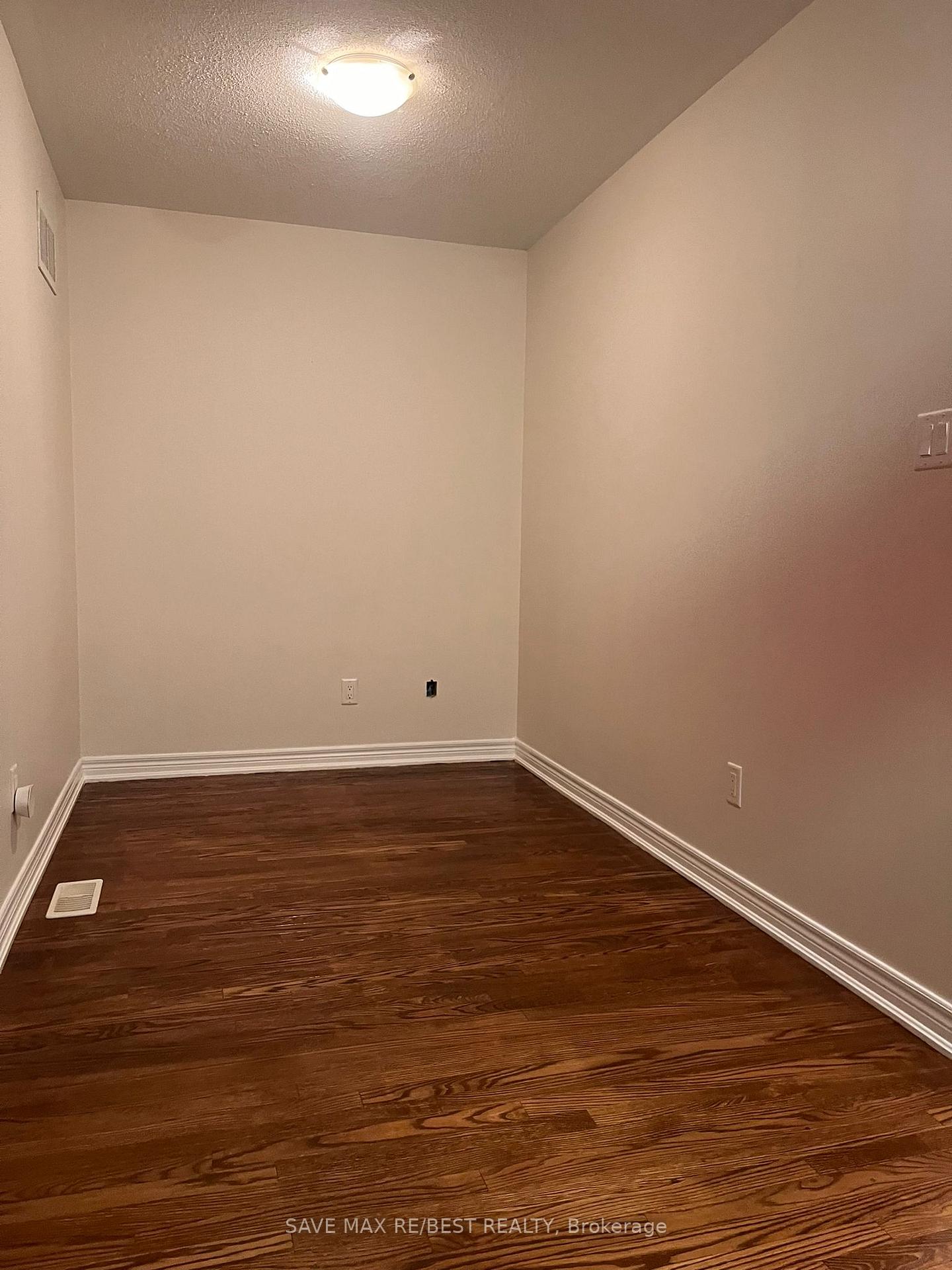 Photo 14 of 23 Naperton Drive, Brampton, Sandringham-Wellington — HOMEH